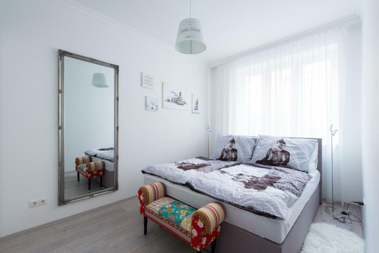 Let It Be U1, U2, U4 Karlsplatz Oper Apartment *